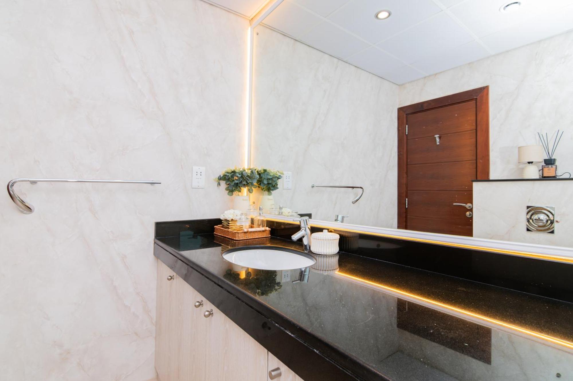 Dubai Marina,Jbr -Luxurious 2 Bedroom King Suite Kültér fotó